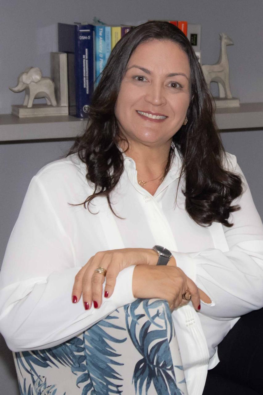 Foto da palestrante Marisa Lúcia de Mello Santiago